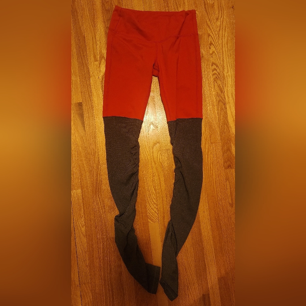 Alo Yoga Goddess Leggings Sz S RED